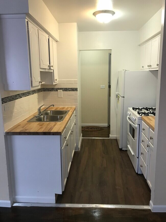 Foto del edificio - 6030 N Kenmore Ave