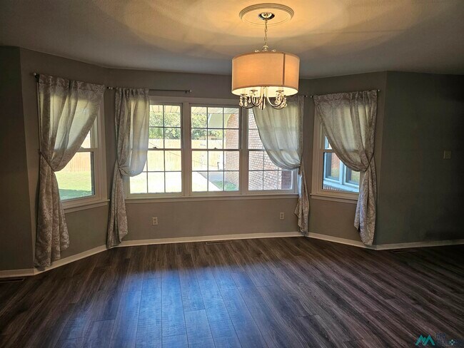 Foto del edificio - 1801 Eastridge Dr