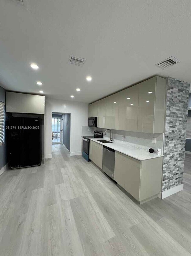 Foto del edificio - 635 N 28th Ave