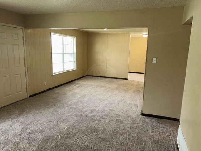 Building Photo - 1302 Becker Dr