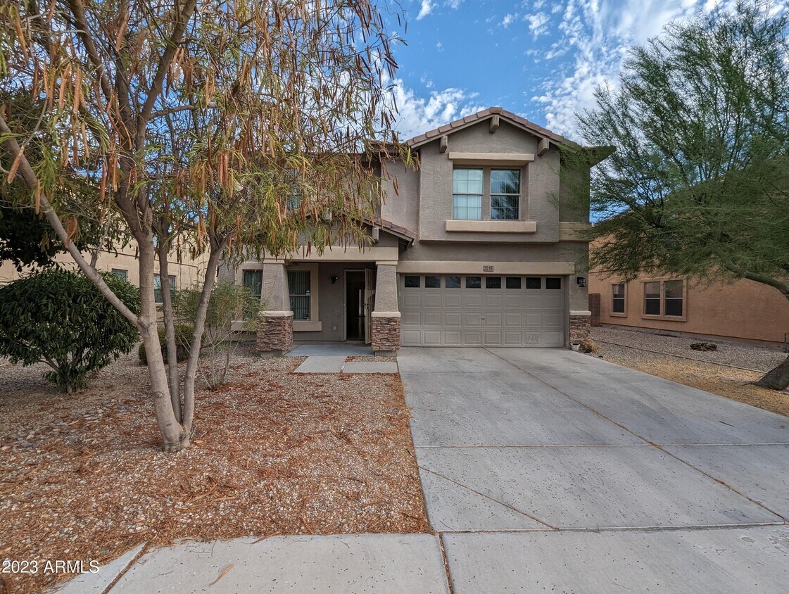 Foto principal - 3215 W St Anne Ave