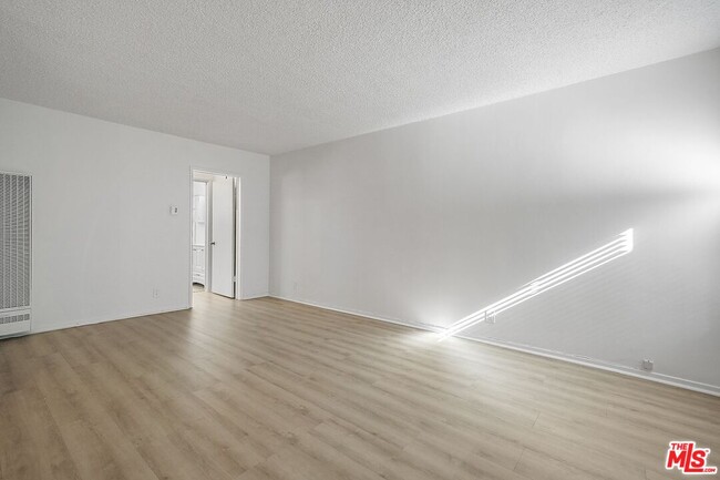 Building Photo - 934 6th St