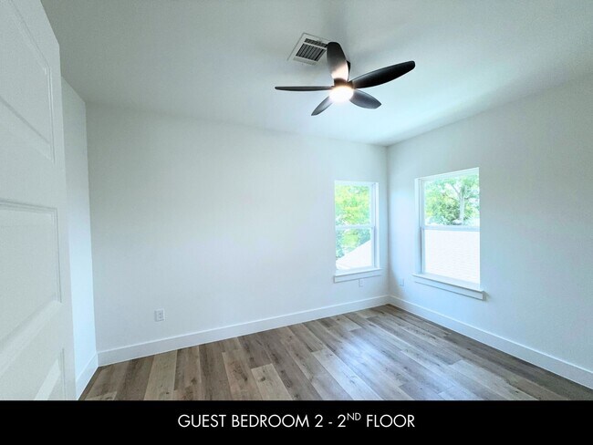 Foto del edificio - 8618 Lee Otis St