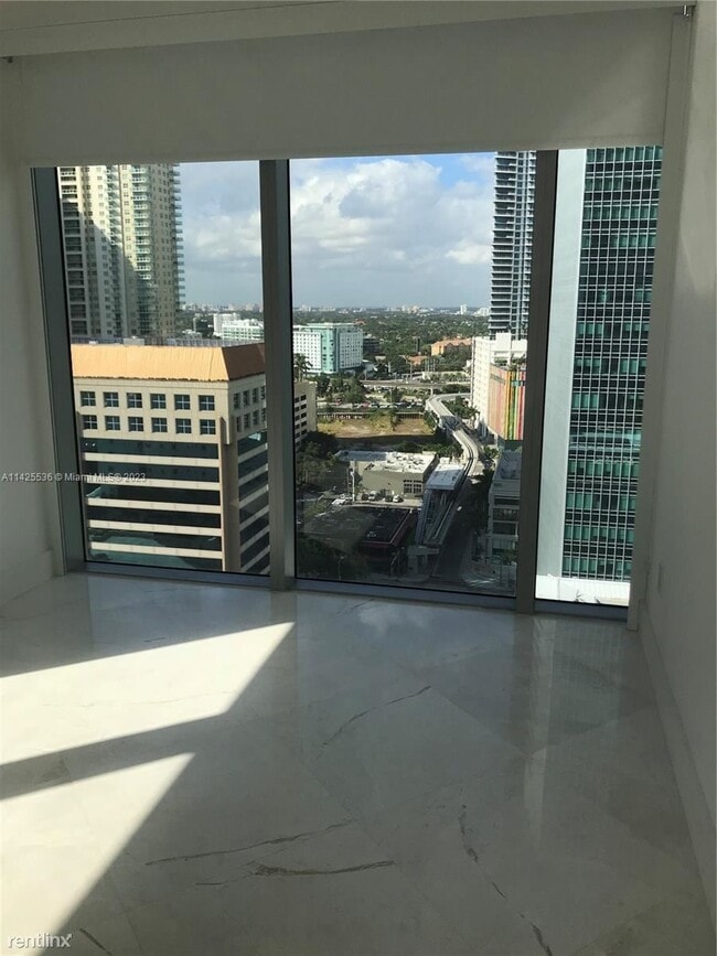 Foto del edificio - 2 br, 2 bath Condo - 1300 Brickell Bay Dr