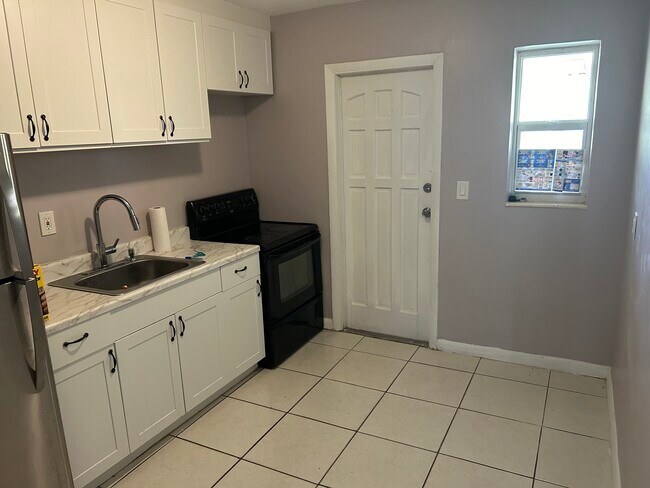 kitchen - 2230 Douglas St