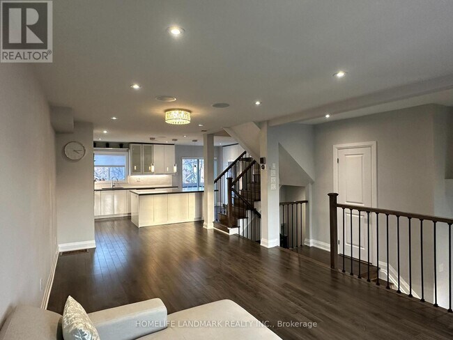 Photo du bâtiment - 2398 Britannia Rd W