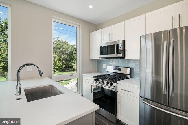 Foto del edificio - 2409 Ridge Ave