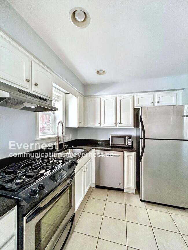 Foto del edificio - 4520 Grove Ave