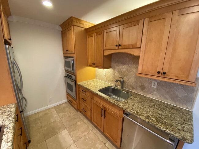 Building Photo - 1 Bed 1 Bath Condo In Walnut Creek *REMODE...