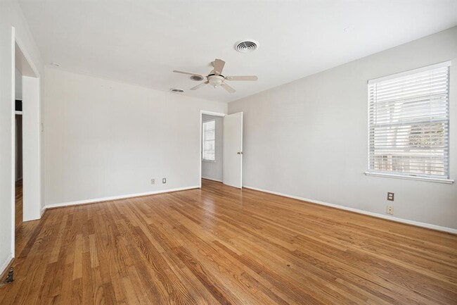 Building Photo - 939 Cortlandt St