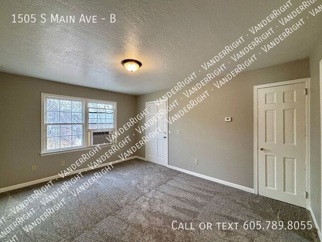 Building Photo - 1505 S Main Ave