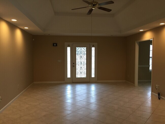 Foto del edificio - Single Family Home