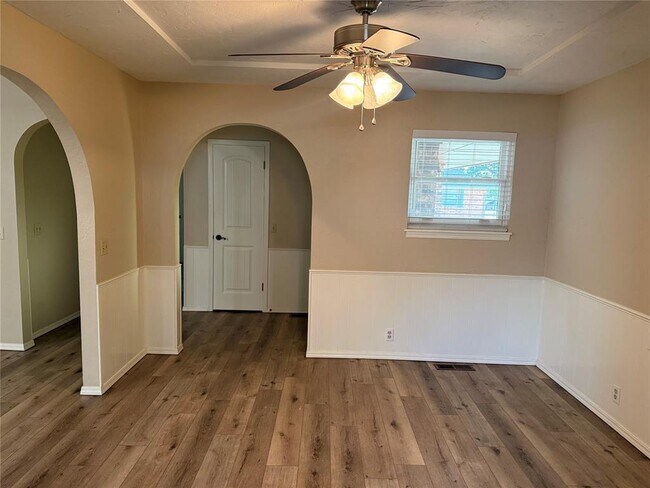 Foto del edificio - 1018 Claremont Dr