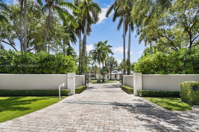 Foto del edificio - 14200 SW 70th Ave