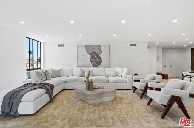 Building Photo - 150 N Almont Dr