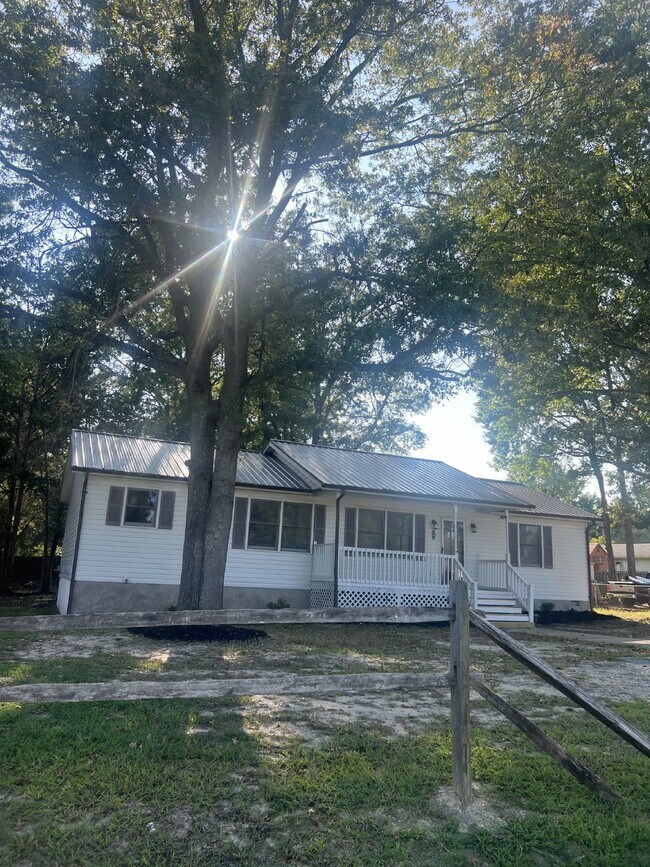 Foto del edificio - **MOVE-IN SPECIAL** $500 Off of 1st Month's Rent  Charming 3-Bed, 2-Bath Home in Prime Spotsylvan...