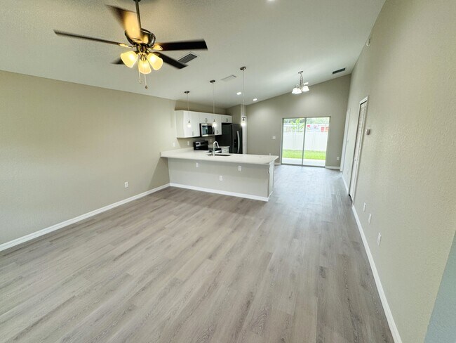 Building Photo - 6584 SE 108th Ln