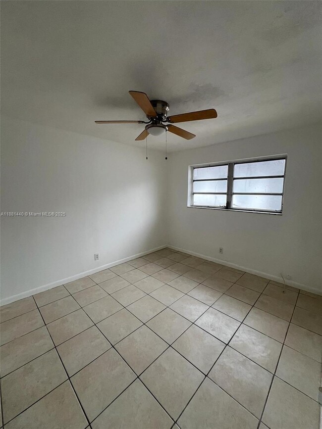 Foto del edificio - 608 NW 3rd Ave