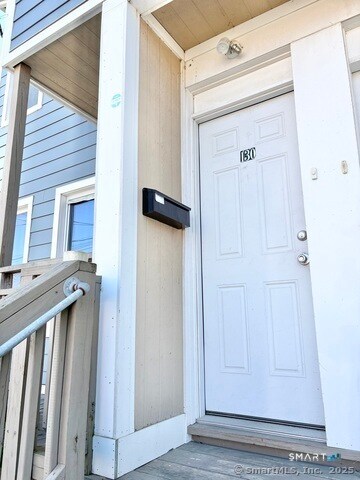 Foto del edificio - 126 Burroughs St