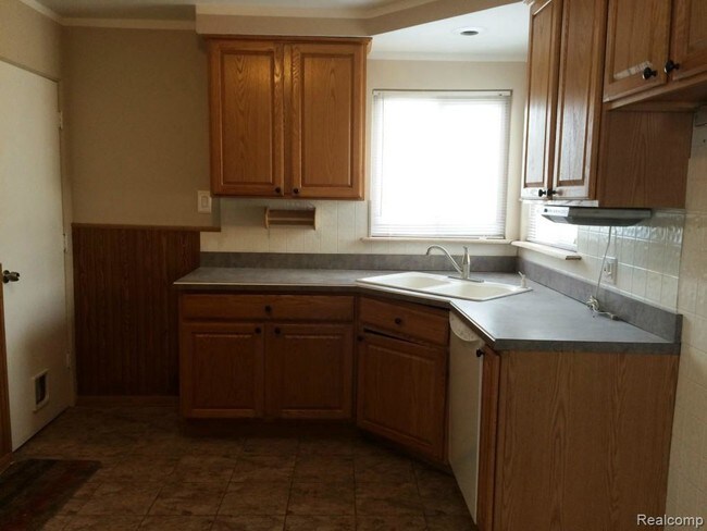 Building Photo - 29744 Rosslyn Ave