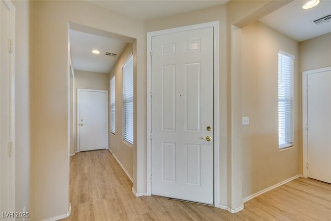 Building Photo - 5768 Mammoth Mountain St