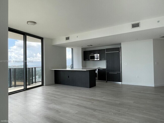 Foto del edificio - 2 br, 2.5 bath Condo - 45 SW 9th St Apt 3903