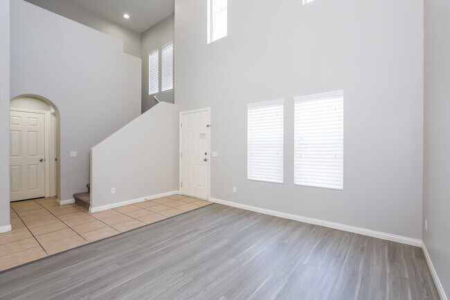 Building Photo - 5320 N Santa Fe Heights St