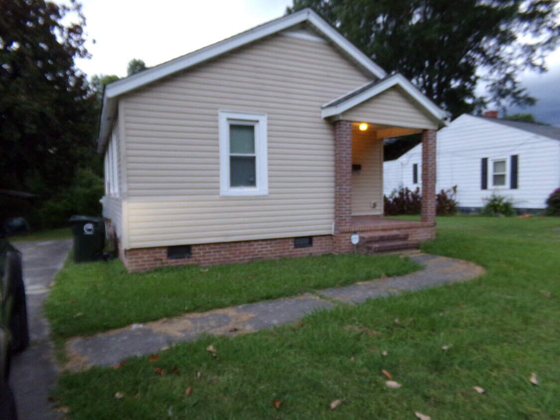 Foto principal - 704 Dewitt St