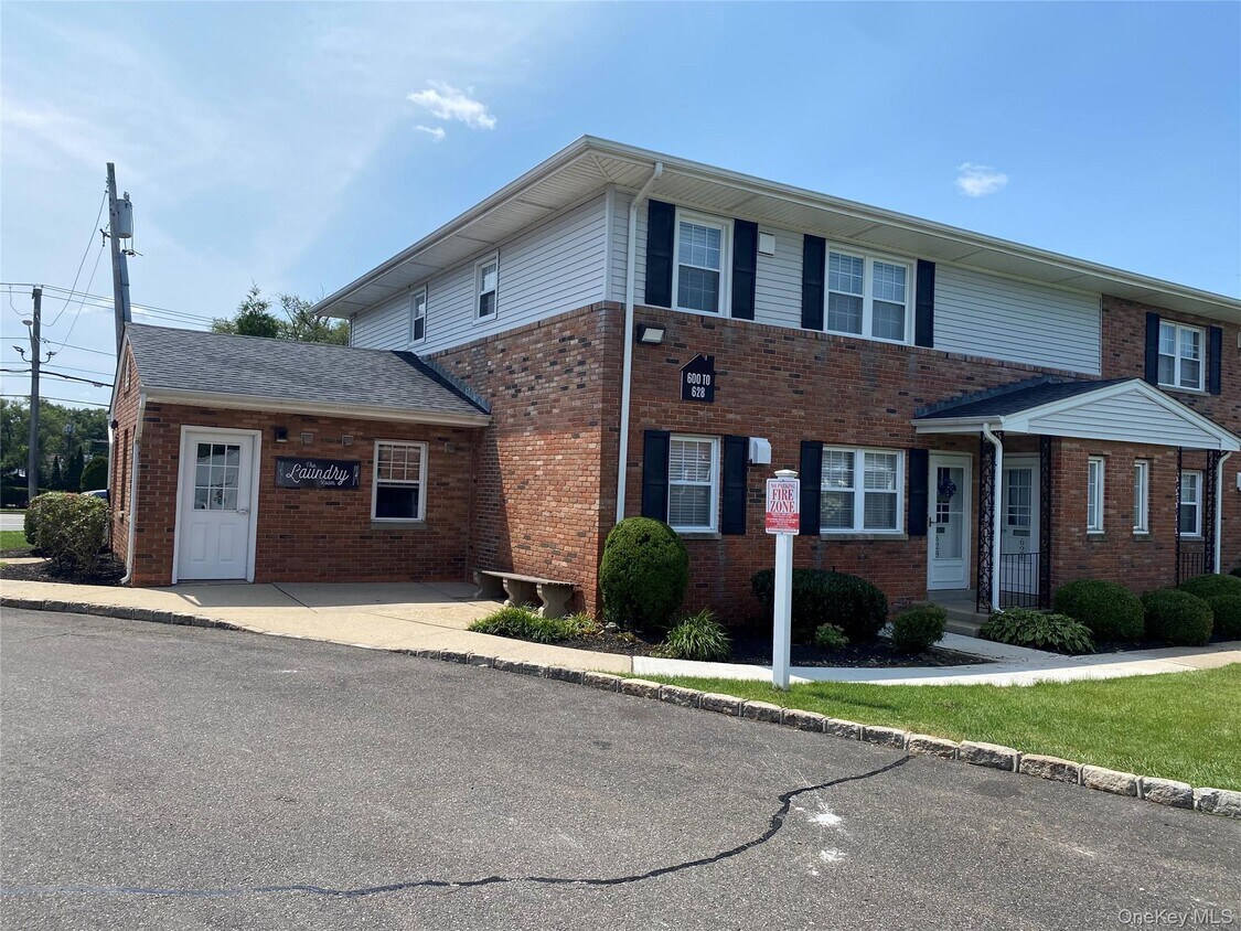 Foto del edificio - 212 Kensington Ln