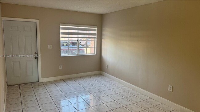 Foto del edificio - 12035 SW 14th St