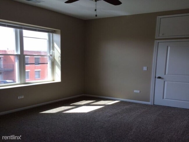 Foto del edificio - 3223 N Sheffield Ave
