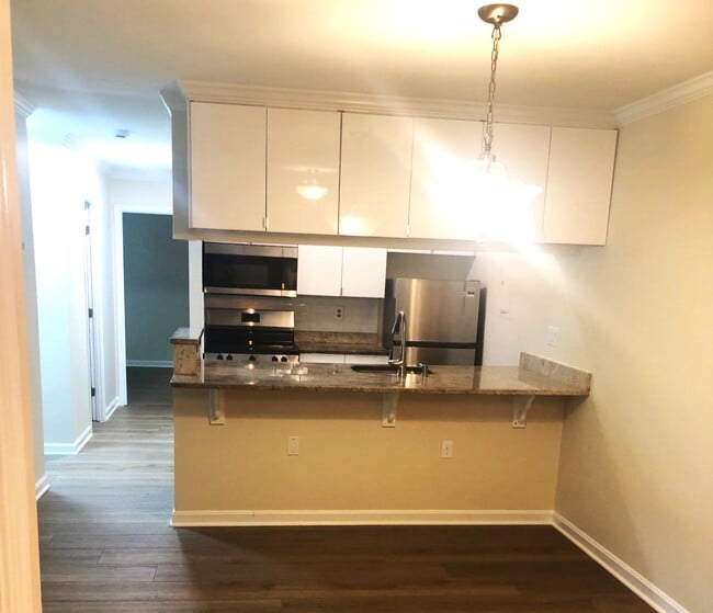 Building Photo - 18300 Streamside Dr