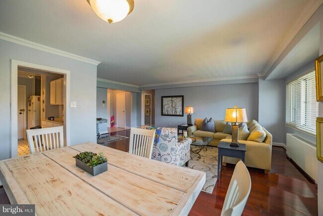 Foto del edificio - 4201 Cathedral Ave NW