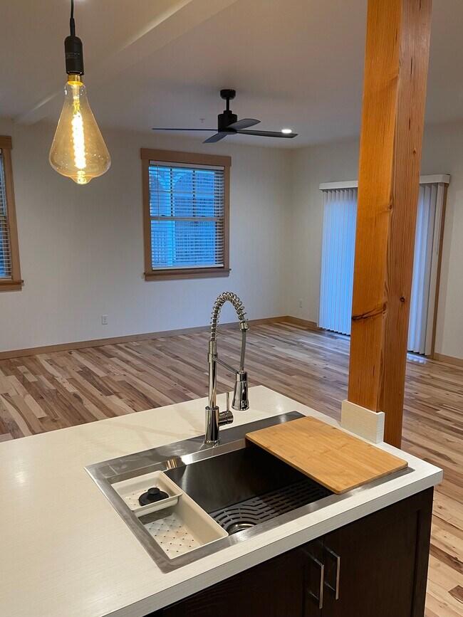 Foto del edificio - 533 4th Ave SW