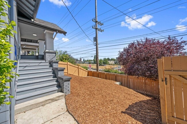 Building Photo - 4525 5th Ave NE