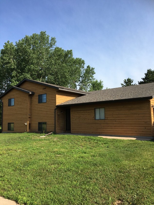 618 Saxonwood Rd, Altoona, WI 54720 Townhome Rentals in Altoona WI