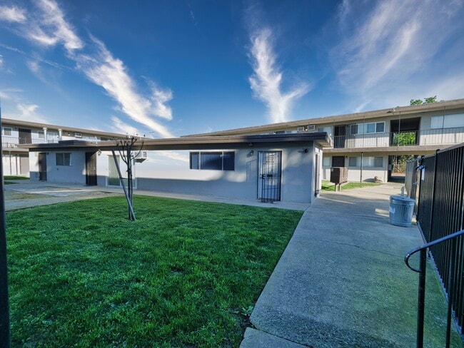 Building Photo - Orange Grove Apartments
