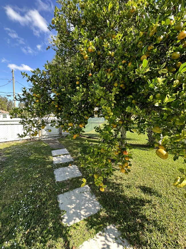 Building Photo - 1608 SW Ocean Cove Ave