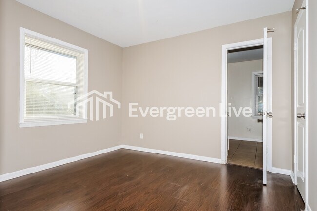 Building Photo - 1633 Puryear Rd