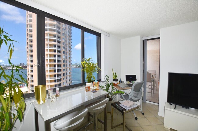Building Photo - 540 Brickell Key Dr