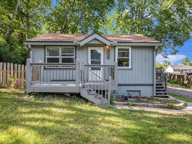 Building Photo - 5102 NE 47th Terrace