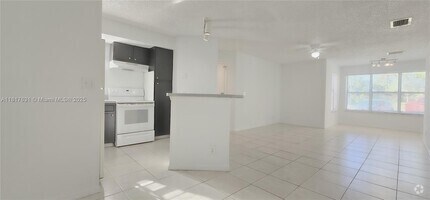 Building Photo - 3380 Pinewalk Dr N
