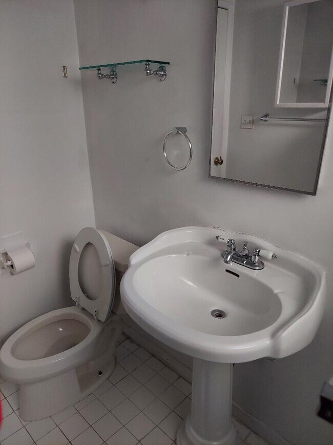 Bathroom - 628 Grant St