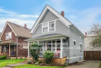 Building Photo - 536 NE San Rafael St