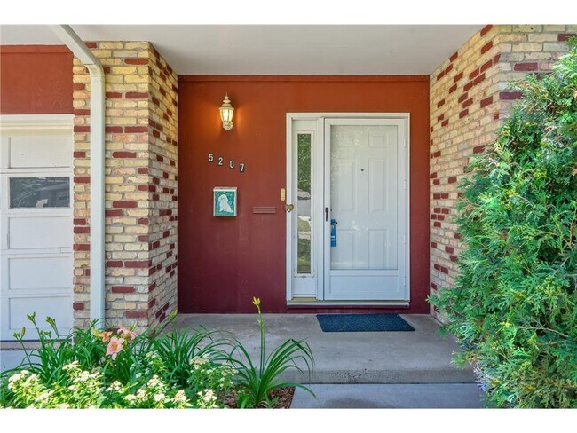 Foto del edificio - 5207 Grandview Ln