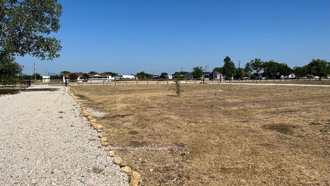 Building Photo - 512 Stoney Acres