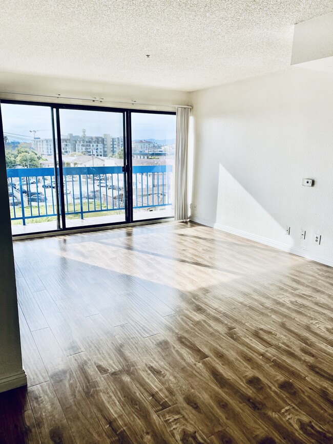 Large Glass Doors and Huge Balcony - 1052 S Mariposa Ave