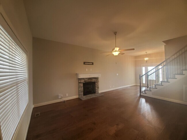 Foto del edificio - Executive 3 Bed 2.5 Bath with Bonus Home