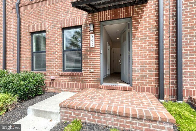 Foto del edificio - 909 Grundy St