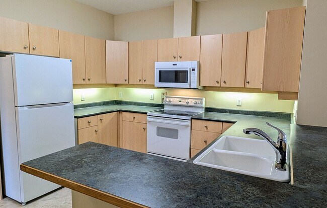 Building Photo - MOVE-IN SPECIAL! 1/2 off One-Month's Rent ...
